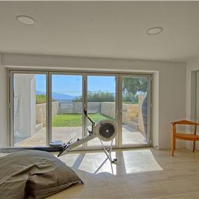 5 bedroom luxury villa with infinity pool, sea views and tennis court near Chania, sleeps 10